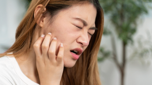 顔面神経麻痺の原因は「顔のコリ」